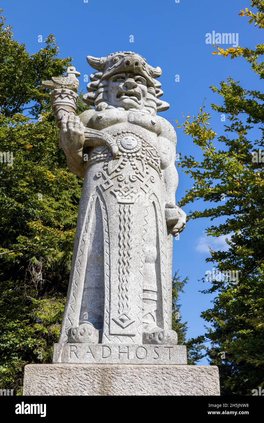 Socha Radegast, hora Radhost, Pustevny, Beskydy, Ceska republika / Pagan dio Radegast, Radhost collina, montagne Beskydy, repubblica Ceca Foto Stock