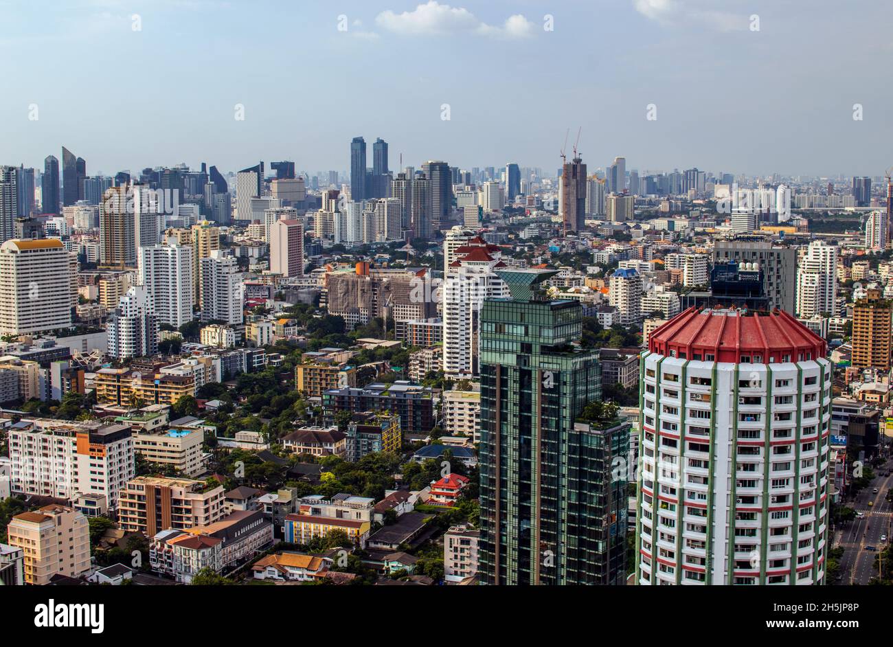 Vista sul paesaggio urbano, il centro e il grattacielo della metropoli di Bangkok in Thailandia Sud-Est asiatico Foto Stock