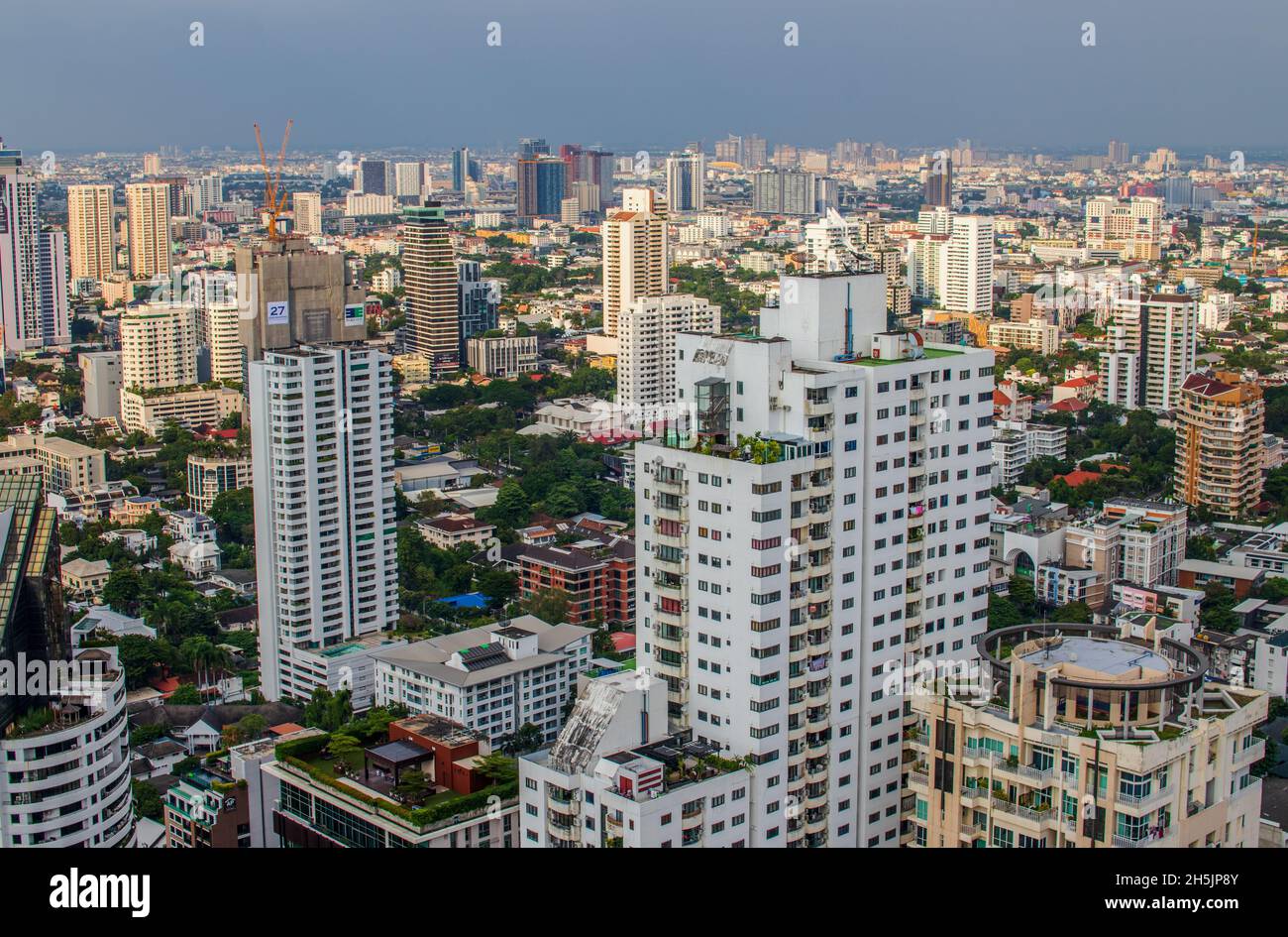 Vista sul paesaggio urbano, il centro e il grattacielo della metropoli di Bangkok in Thailandia Sud-Est asiatico Foto Stock