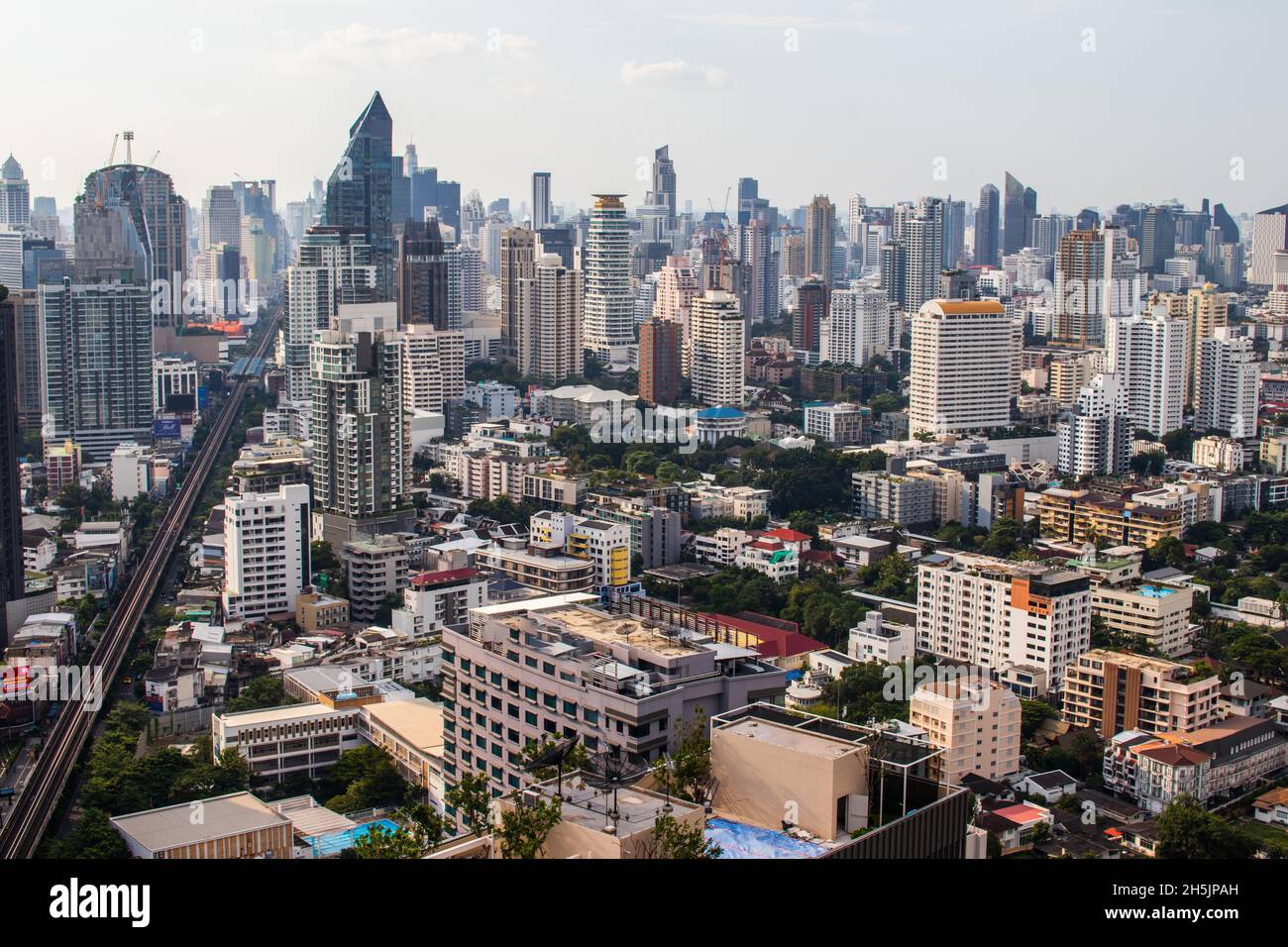 Vista sul paesaggio urbano, il centro e il grattacielo della metropoli di Bangkok in Thailandia Sud-Est asiatico Foto Stock