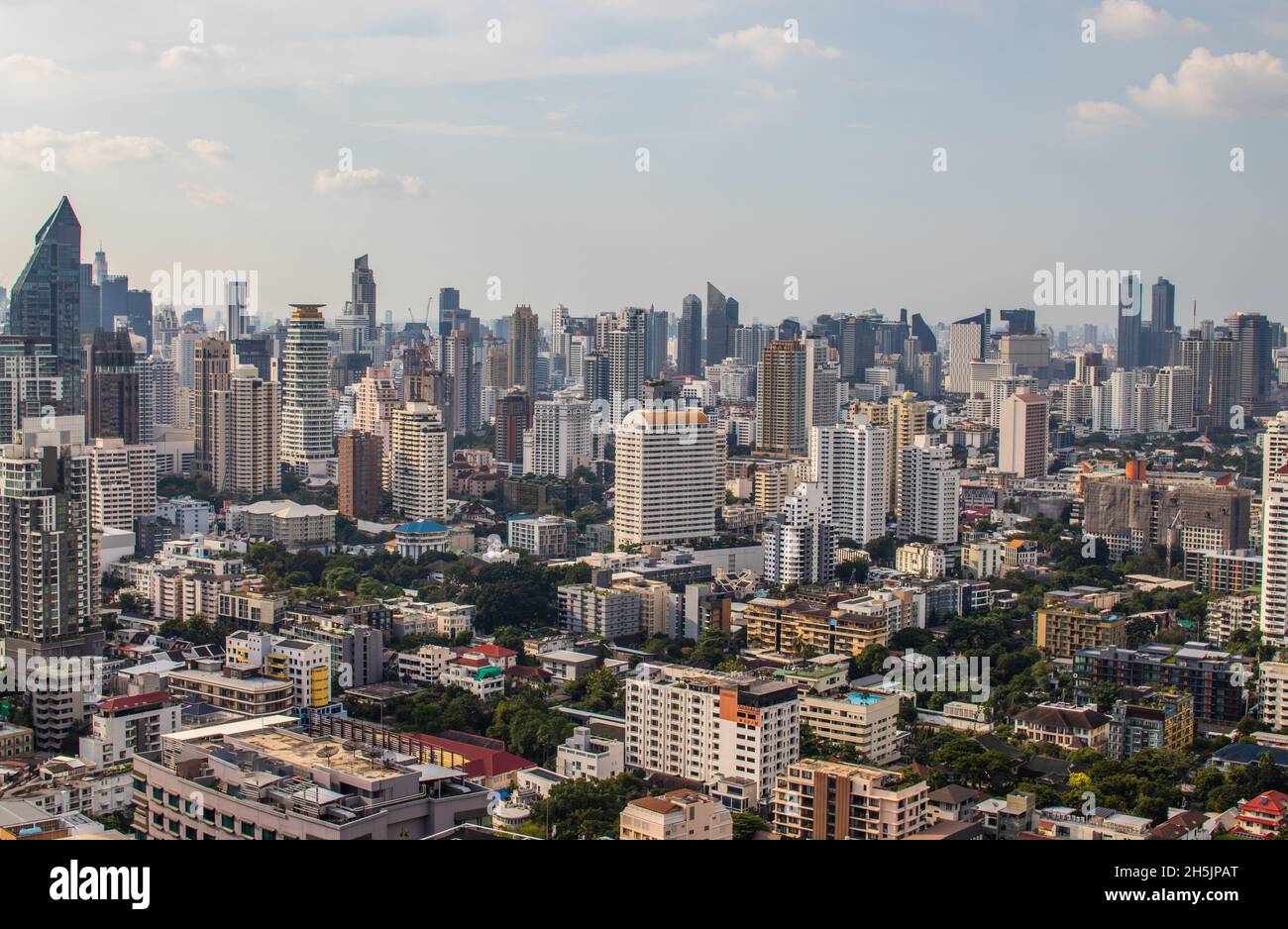 Vista sul paesaggio urbano, il centro e il grattacielo della metropoli di Bangkok in Thailandia Sud-Est asiatico Foto Stock