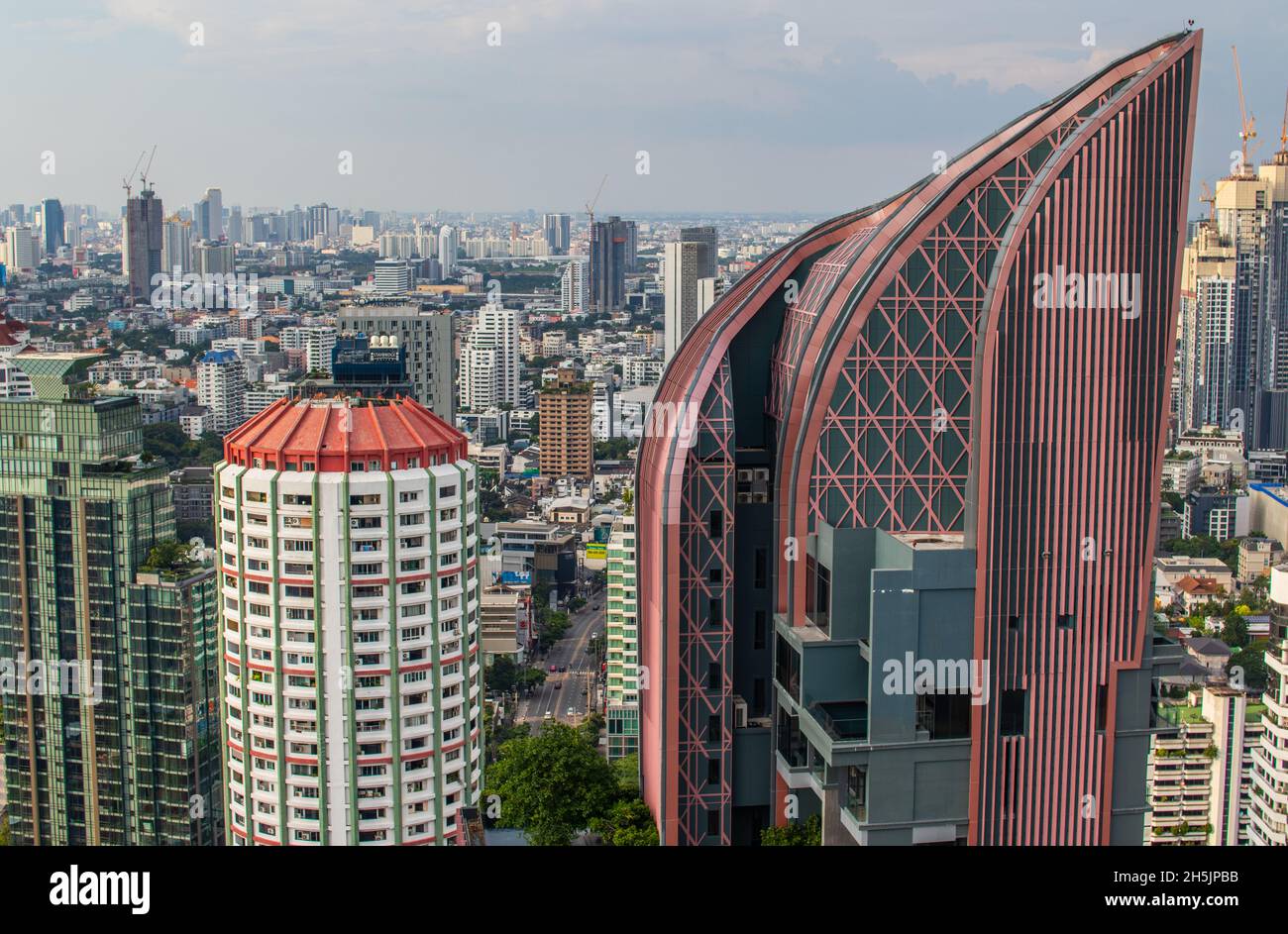 Vista sul paesaggio urbano, il centro e il grattacielo della metropoli di Bangkok in Thailandia Sud-Est asiatico Foto Stock