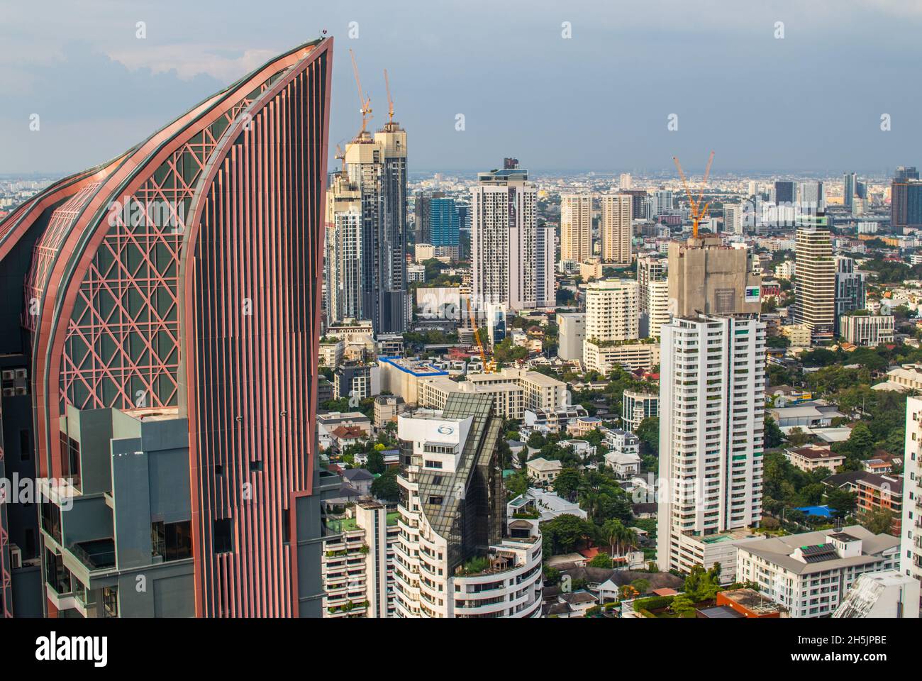 Vista sul paesaggio urbano, il centro e il grattacielo della metropoli di Bangkok in Thailandia Sud-Est asiatico Foto Stock