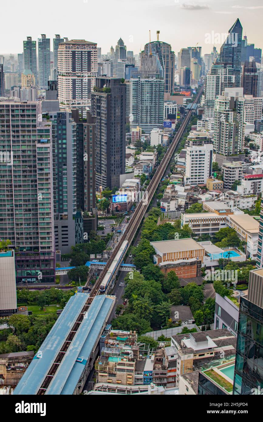 Vista sul paesaggio urbano, il centro e il grattacielo della metropoli di Bangkok in Thailandia Sud-Est asiatico Foto Stock