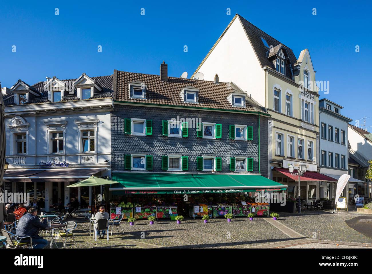 Germania, Haan, Bergisches Land, Niederbergisches Land, Niederberg, Renania, Renania Settentrionale-Vestfalia, NRW, Old Market Place, edifici residenziali e business house Foto Stock