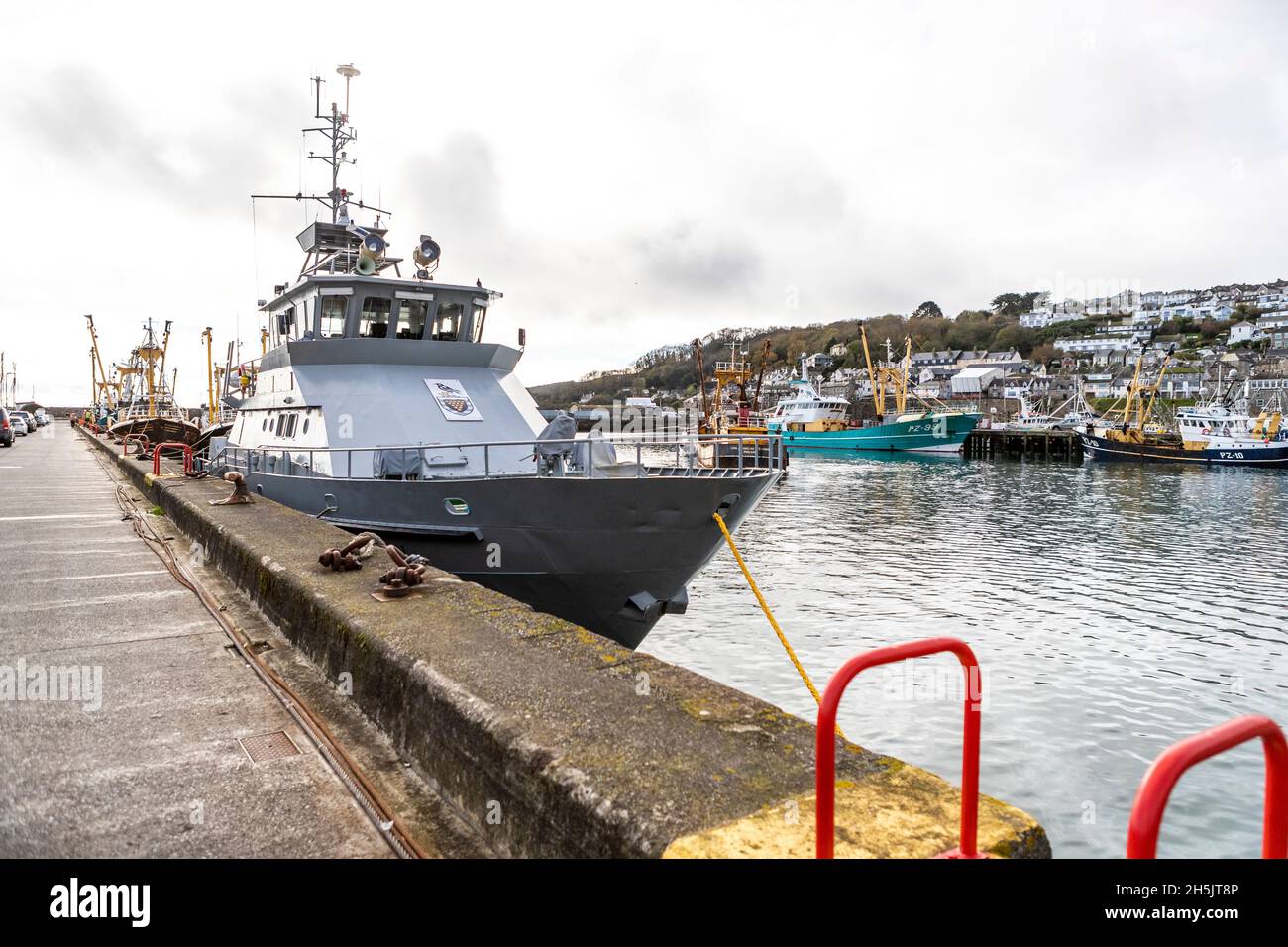 IFCA pesca pattuglia nave a fianco a Newlyn Harbour, Cornovaglia. REGNO UNITO. Tensioni nel settore della pesca UE/Regno Unito. Foto Stock