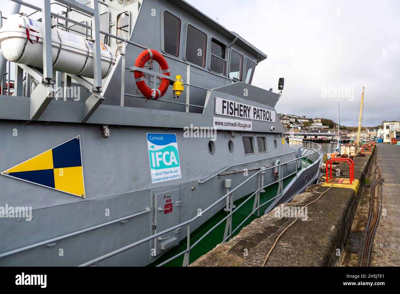 IFCA pesca pattuglia nave a fianco a Newlyn Harbour, Cornovaglia. REGNO UNITO. Tensioni nel settore della pesca UE/Regno Unito. Foto Stock