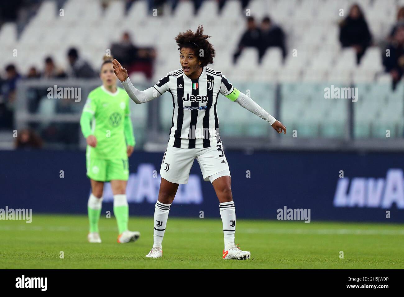 Sara Gama del Juventus FC si presenta durante la UEFA Women's Champions League Group Una partita tra Juventus FC e VfL Wolfsburg allo Stadio Allianz il 9 novembre 2021 a Torino. Foto Stock