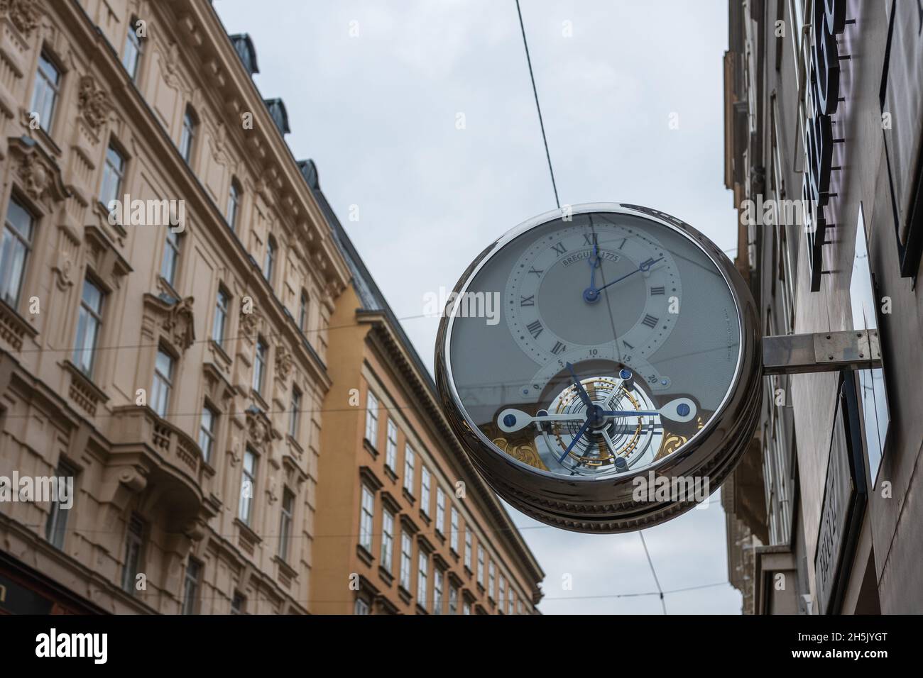 Vienna, Austria - 16 gennaio 2020: Orologi Breguet sulla strada a Vienna, Austria. Foto Stock