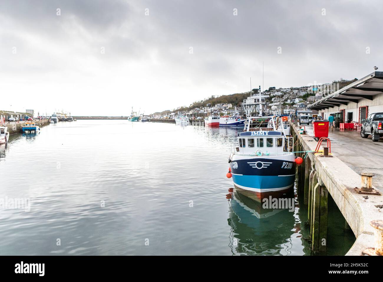 Mercato del pesce di Newlyn, dove le catture sbarcate sono oggetto di scambi in tutta l'UE. Foto Stock