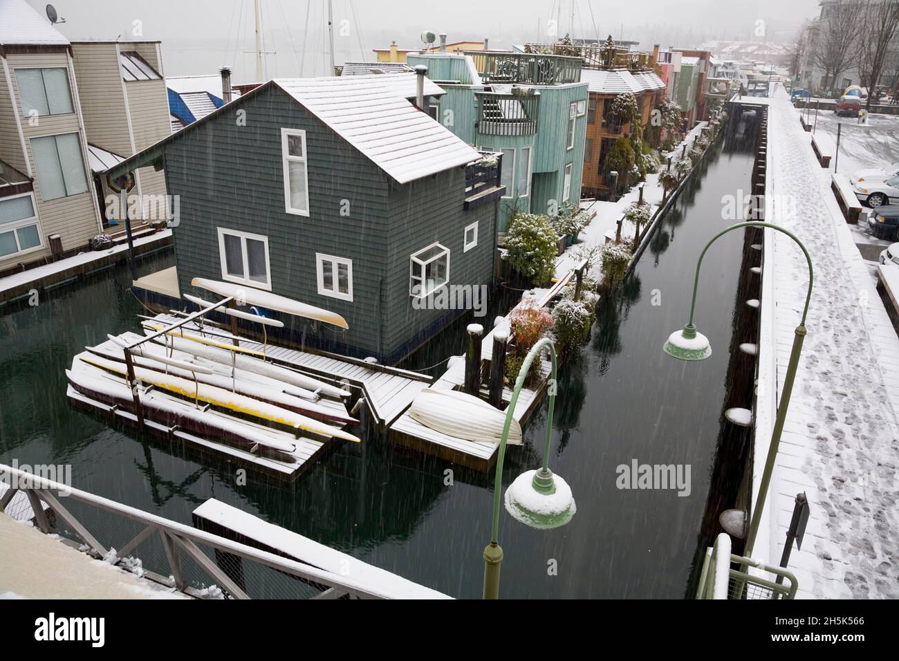 Le case galleggianti, False Creek, Granville Island, Vancouver, British Columbia, Canada Foto Stock