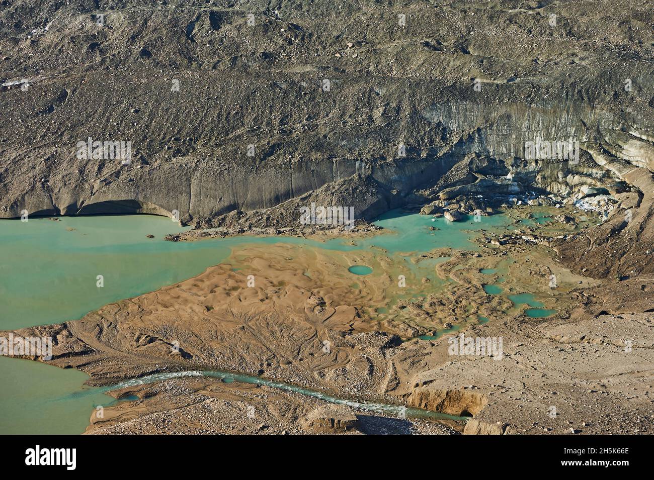 Lago di Ghiacciaio Pasterze da Gamsgrubenweg con le sue acque turchesi, fangose e la massa glaciale circostante, Franz-Joseph-Höhe al mattino presto Foto Stock