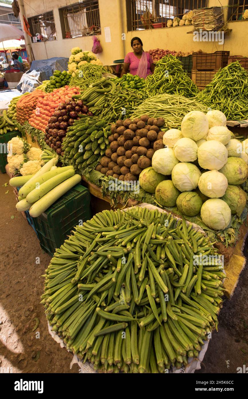 Bancarelle di verdure al mercato del venerdì di Mapusa; Mapusa, Goa, India Foto Stock