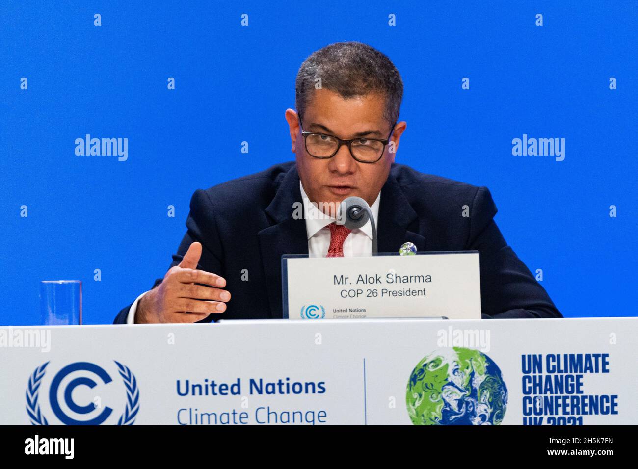 Glasgow, Scozia, Regno Unito. 10 novembre 2021. Il giorno 11 del vertice sul clima e il presidente della COP26 tiene una conferenza stampa quotidiana che oggi si è concentrata sulle questioni dei trasporti. PIC; sig. Alok Sharma. Iain Masterton/Alamy Live News. Foto Stock