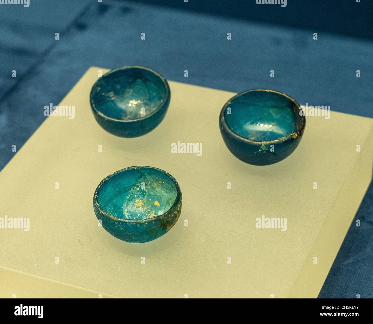 Ciotole di vetro. Dinastia di Northern Wei, 386-534 CE. Nella collezione del Museo Datong. Foto Stock