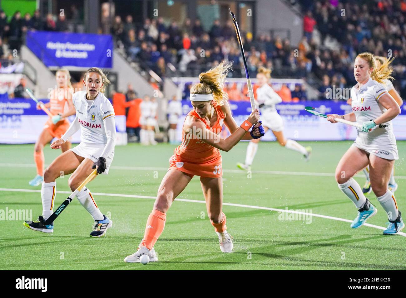 AMSTELVEEN, PAESI BASSI - NOVEMBRE 10: Yibbi Jansen dei Paesi Bassi durante la partita della FH Pro League femminile tra Paesi Bassi e Belgio allo Stadio di Hockey Wagener il 10 Novembre 2021 ad Amstelveen, Paesi Bassi (Foto di Andre Weening/Orange Pictures) Foto Stock