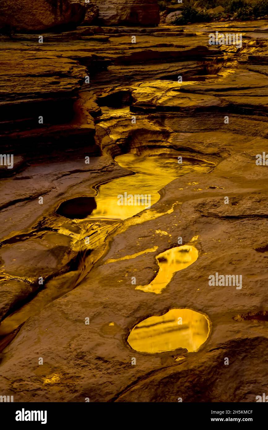 Corsi d'acqua attraverso il canyon calcareo al Canyon Matkatamiba. Foto Stock