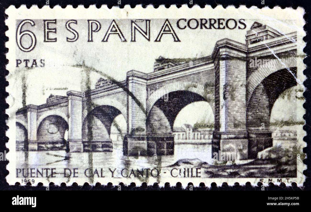 SPAGNA - CIRCA 1969: Un francobollo stampato in Spagna mostra il primo grande ponte sul fiume Mapocho, esplorazione e sviluppo del Cile, circa 1969 Foto Stock