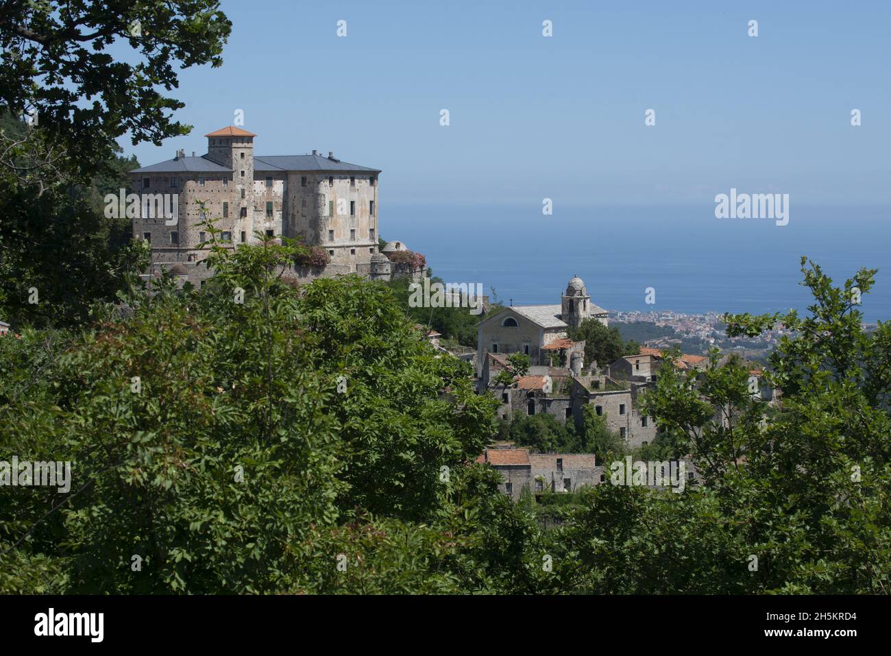Villaggio abbandonato di Balestrino dopo la minaccia del terremoto, nei pressi di Loano, Italia; Balestrino, Liguria, Italia Foto Stock