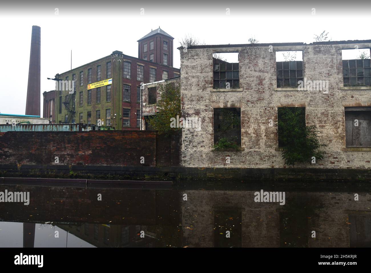 Rochdale, Lancashire, Gran Bretagna, Old Mills Regno Unito che si affaccia sul canale Rochdale Foto Stock