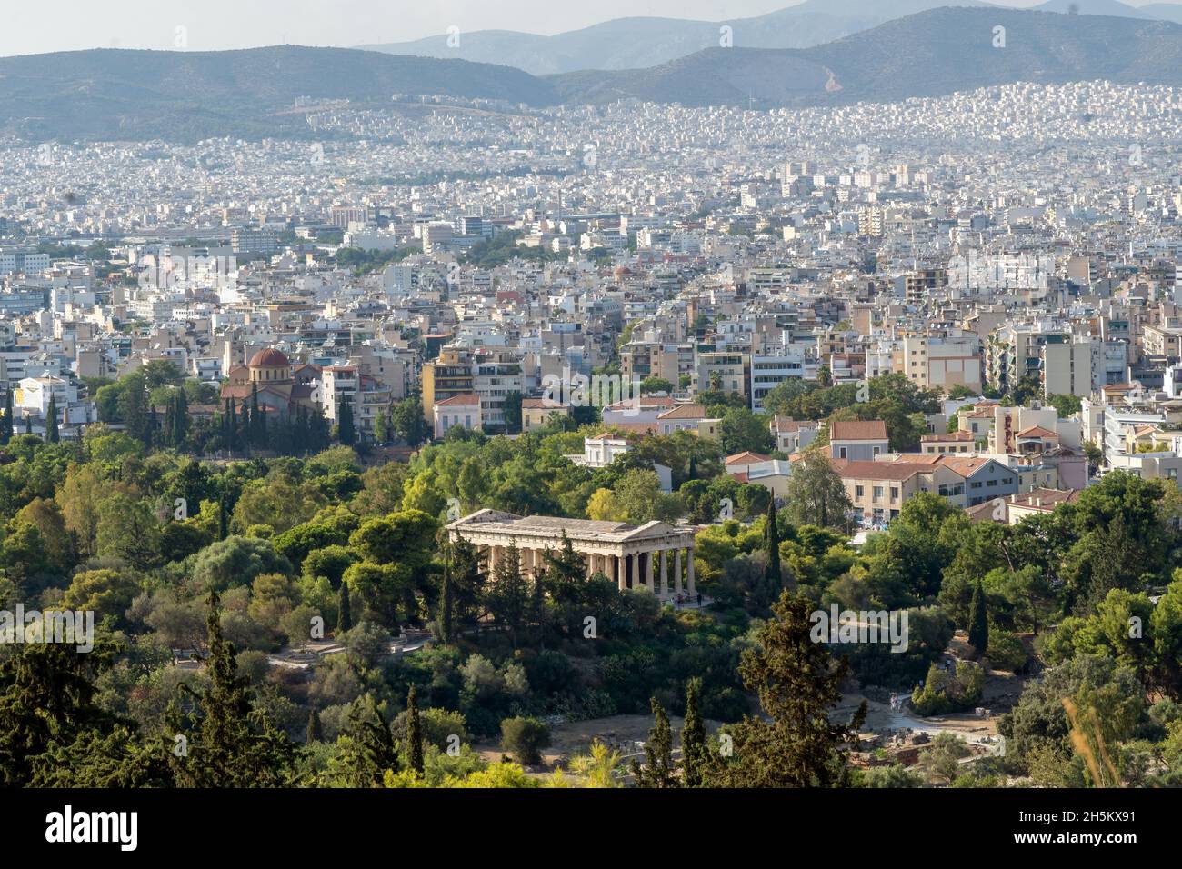 Atene, Grecia. Vista panoramica dell'antico tempio greco di Efesto situato presso l'antica Agora di Atene sito archeologico nella zona di Thissio Foto Stock