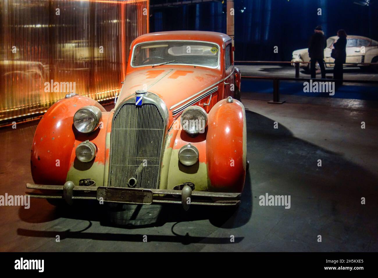 Arrugginito e polveroso 1947 Talbot Lago-Record tipo T26, francese classica auto executive / oldtimer, pronto per essere restaurato in garage Foto Stock