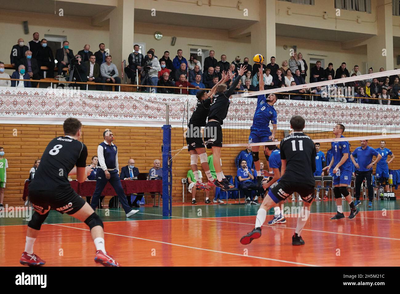 KHARKIV, UCRAINA - 10 NOVEMBRE 2021: La partita di pallavolo della CEV Challenge Cup VSC Law Academy contro VCA AMSTETTEN Foto Stock