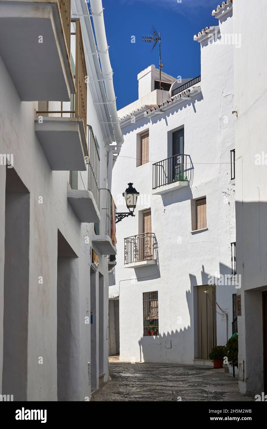 Villaggio di Frigiliana, strade tipiche dell'Axarquia a Malaga. Andalusia, Spagna Foto Stock