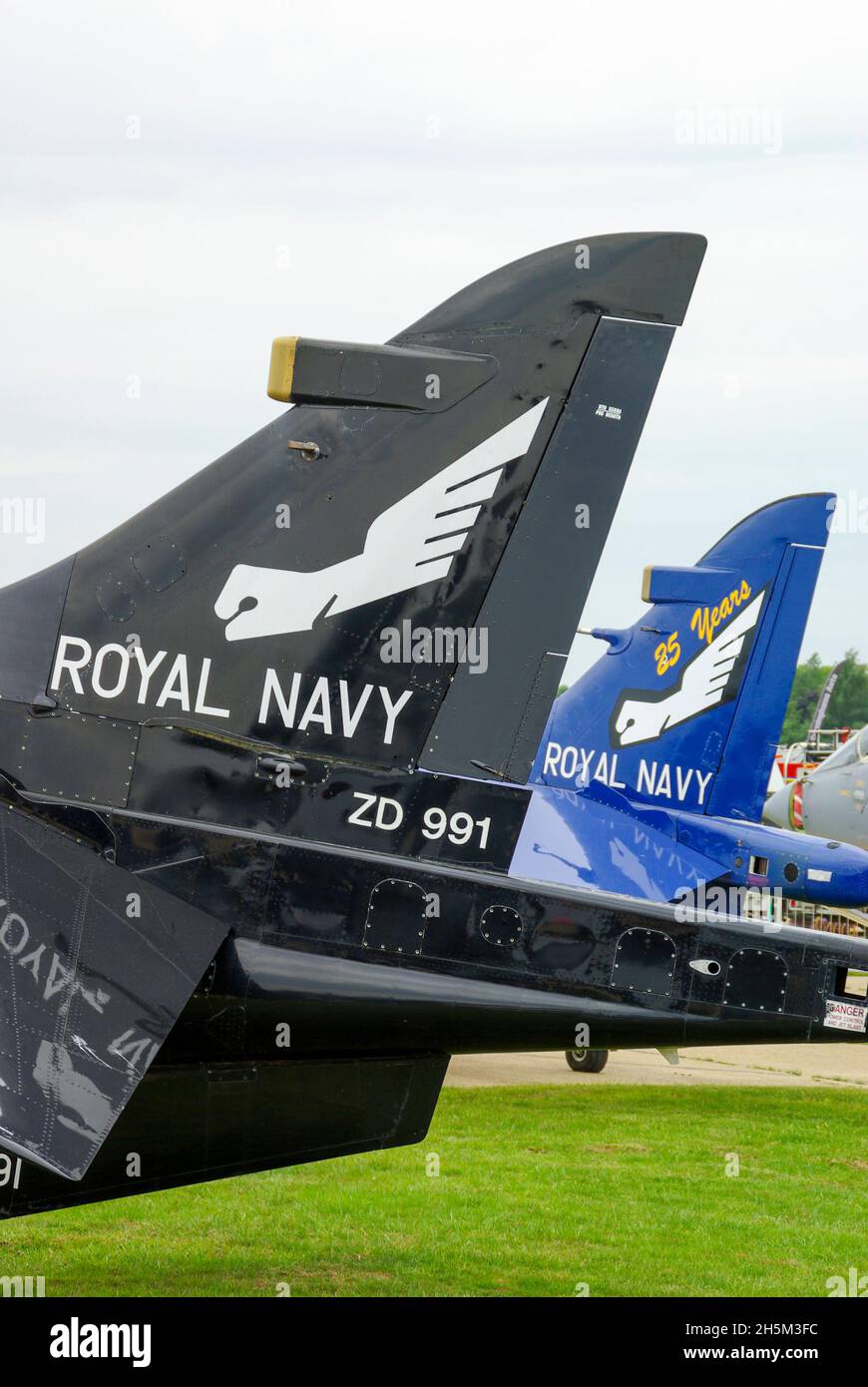 British Aerospace Sea Harrier FA2 Jets, ex Royal Navy 899 Naval Air Squadron con flash Fist fin inviato. Con Everett Aero a Bentwaters Foto Stock