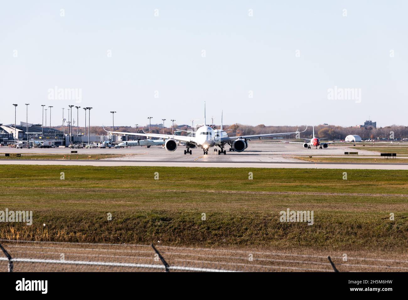 Airbus A350-1000 XWB a Montreal Airport, Pierre-Elliott Trudeau, Quebec, Canada Foto Stock