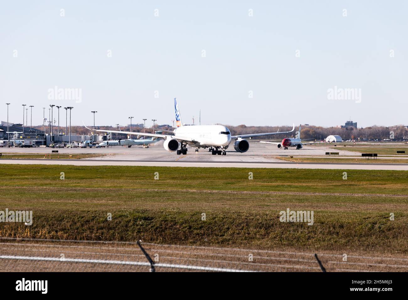 Flighttlab Airbus A350-900 a Montreal Airport, Pierre-Elliott Trudeau, Quebec, Canada Foto Stock