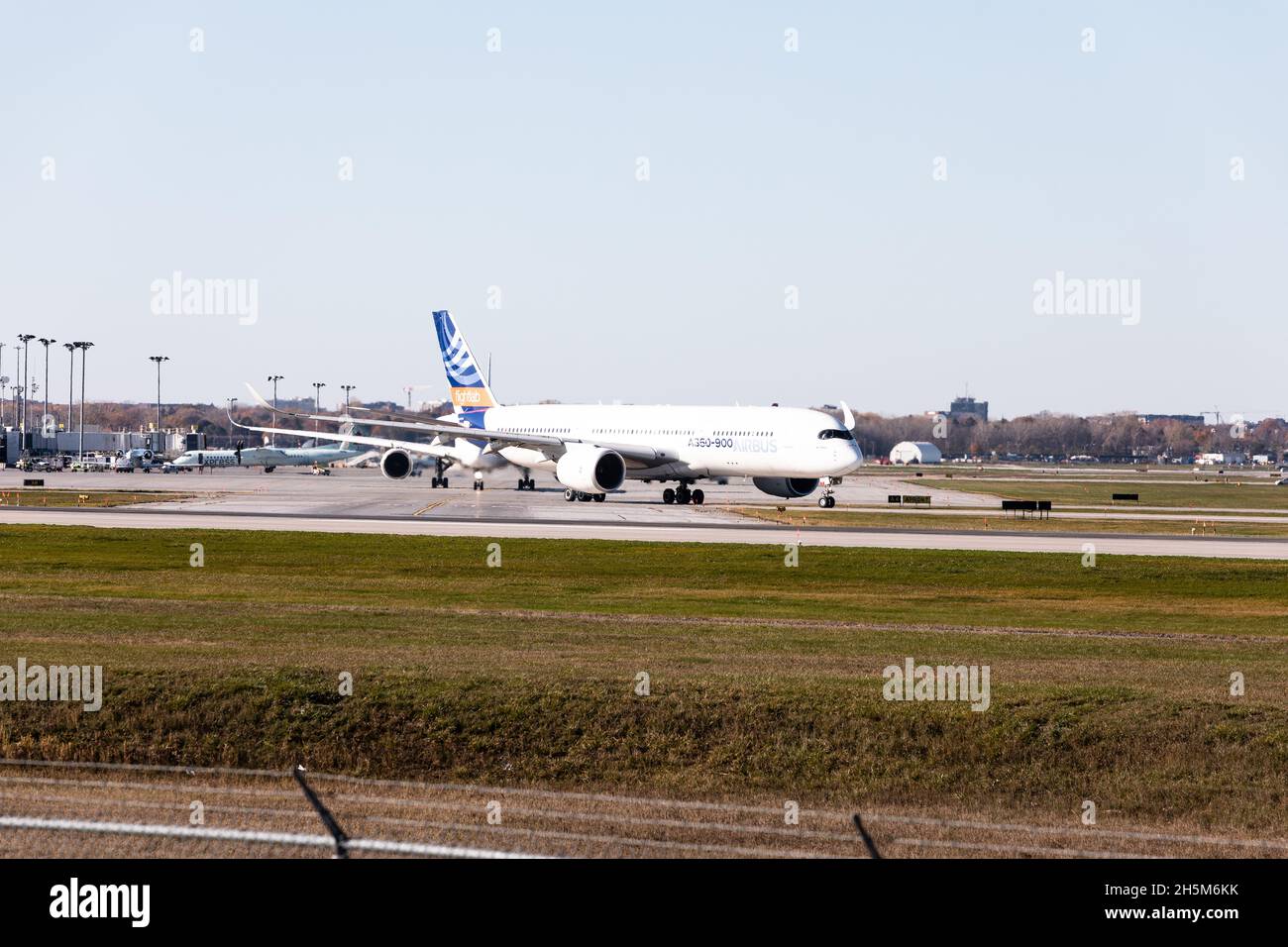 Flighttlab Airbus A350-900 a Montreal Airport, Pierre-Elliott Trudeau, Quebec, Canada Foto Stock