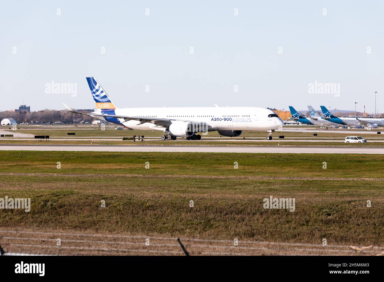 Flighttlab Airbus A350-900 a Montreal Airport, Pierre-Elliott Trudeau, Quebec, Canada Foto Stock