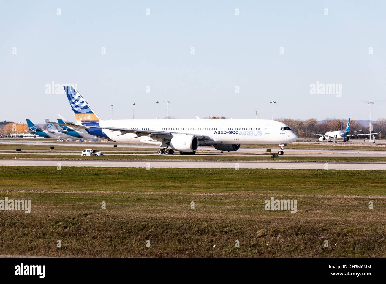 Flighttlab Airbus A350-900 a Montreal Airport, Pierre-Elliott Trudeau, Quebec, Canada Foto Stock