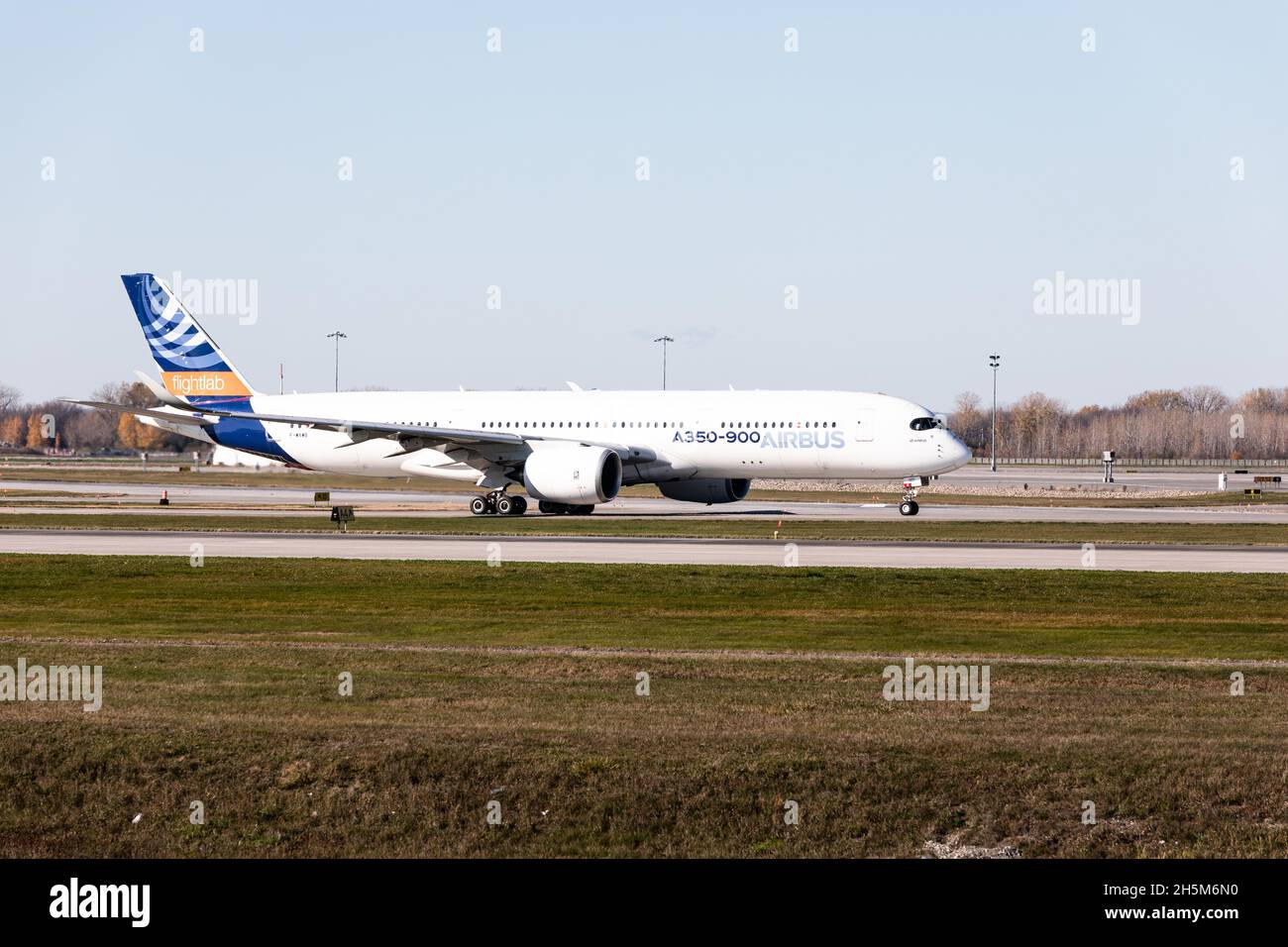 Flighttlab Airbus A350-900 a Montreal Airport, Pierre-Elliott Trudeau, Quebec, Canada Foto Stock