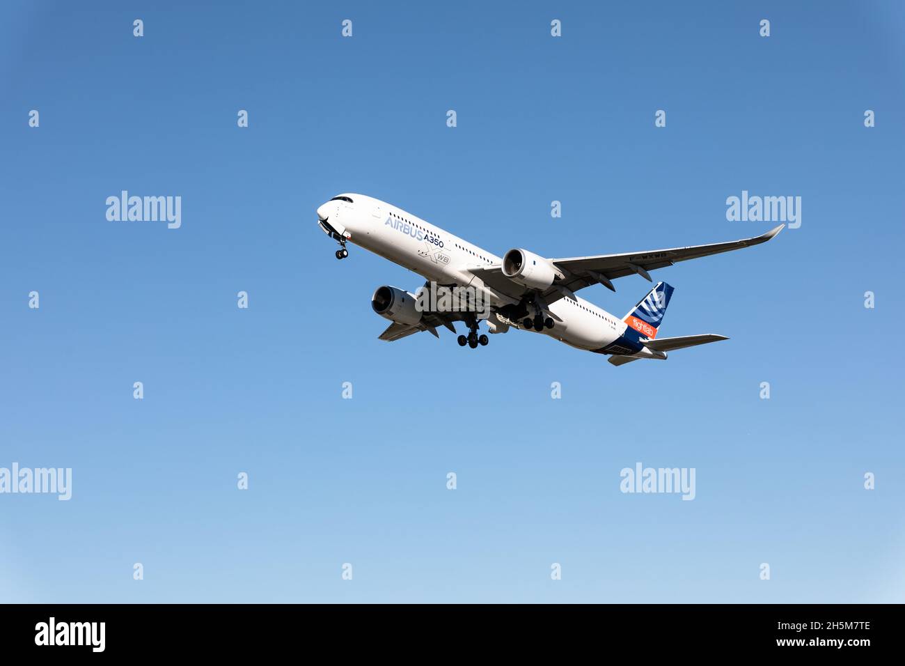 Flighttlab Airbus A350-900 a Montreal Airport, Pierre-Elliott Trudeau, Quebec, Canada Foto Stock