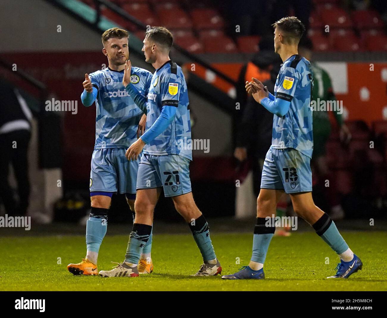 Forest Green Rovers festeggia dopo la partita del Papa John's Trophy Southern Group D al Banks's Stadium di Walsall. Data foto: Mercoledì 10 novembre 2021. Foto Stock