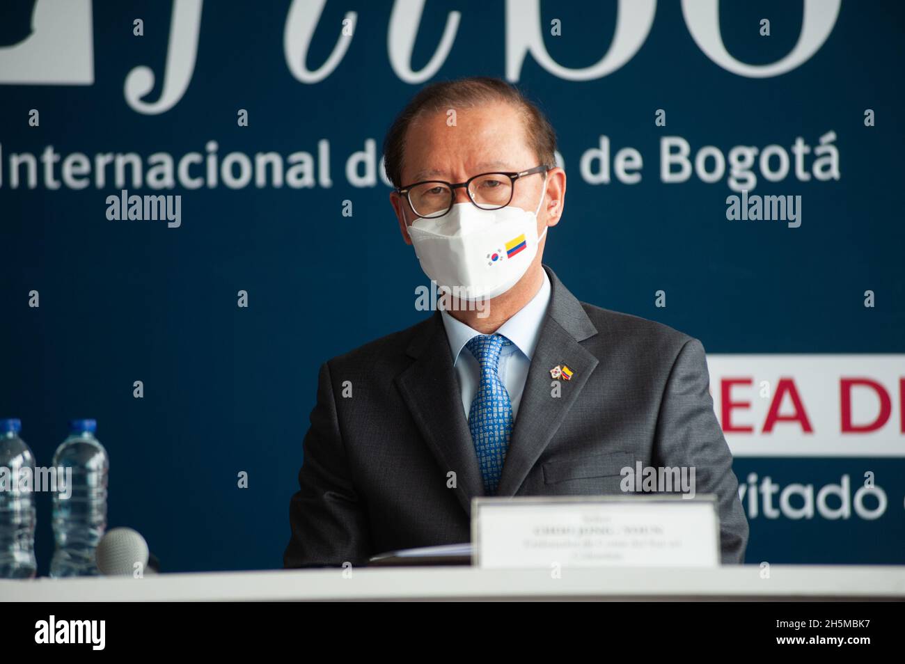 Choo Jong-Youn Ambasciatore per la repubblica di Corea del Sud in Colombia durante l'annuncio dell'invito del governo sudcoreano alla fiera internazionale del libro di Bogotà 'Filbo' il 10 novembre 2021 da parte del Ministero della Cultura della Colombia. Foto Stock