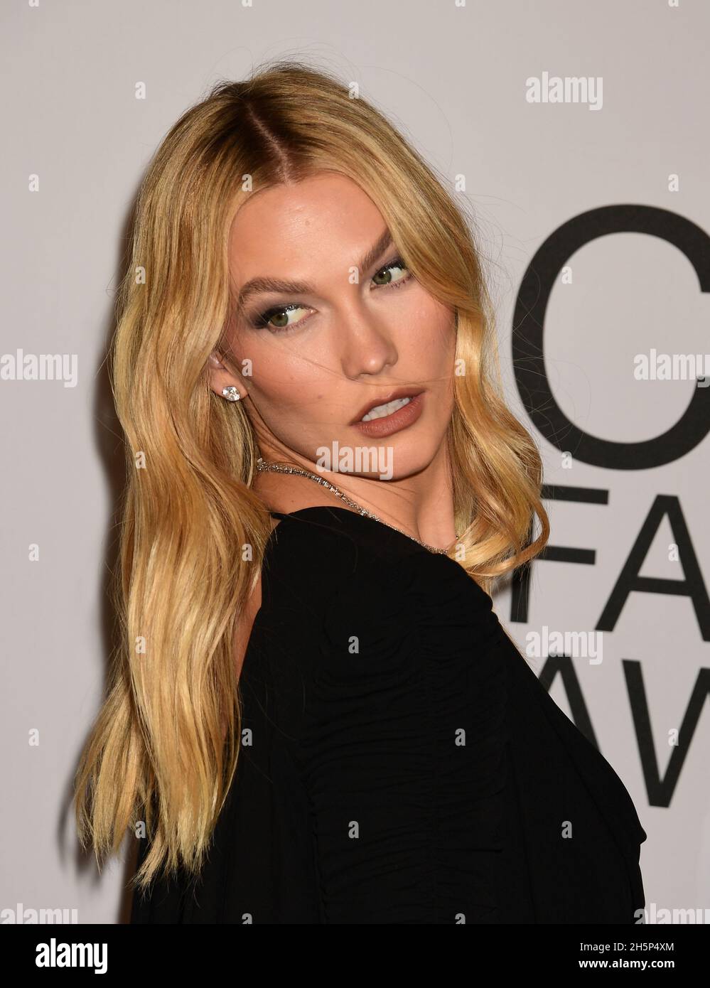 New York, Stati Uniti. 10 novembre 2021. Karlie Kloss in arrivo per il CFDA Fashion Awards 2021 Credit: Jennifer Greylock/Alamy Live News Foto Stock