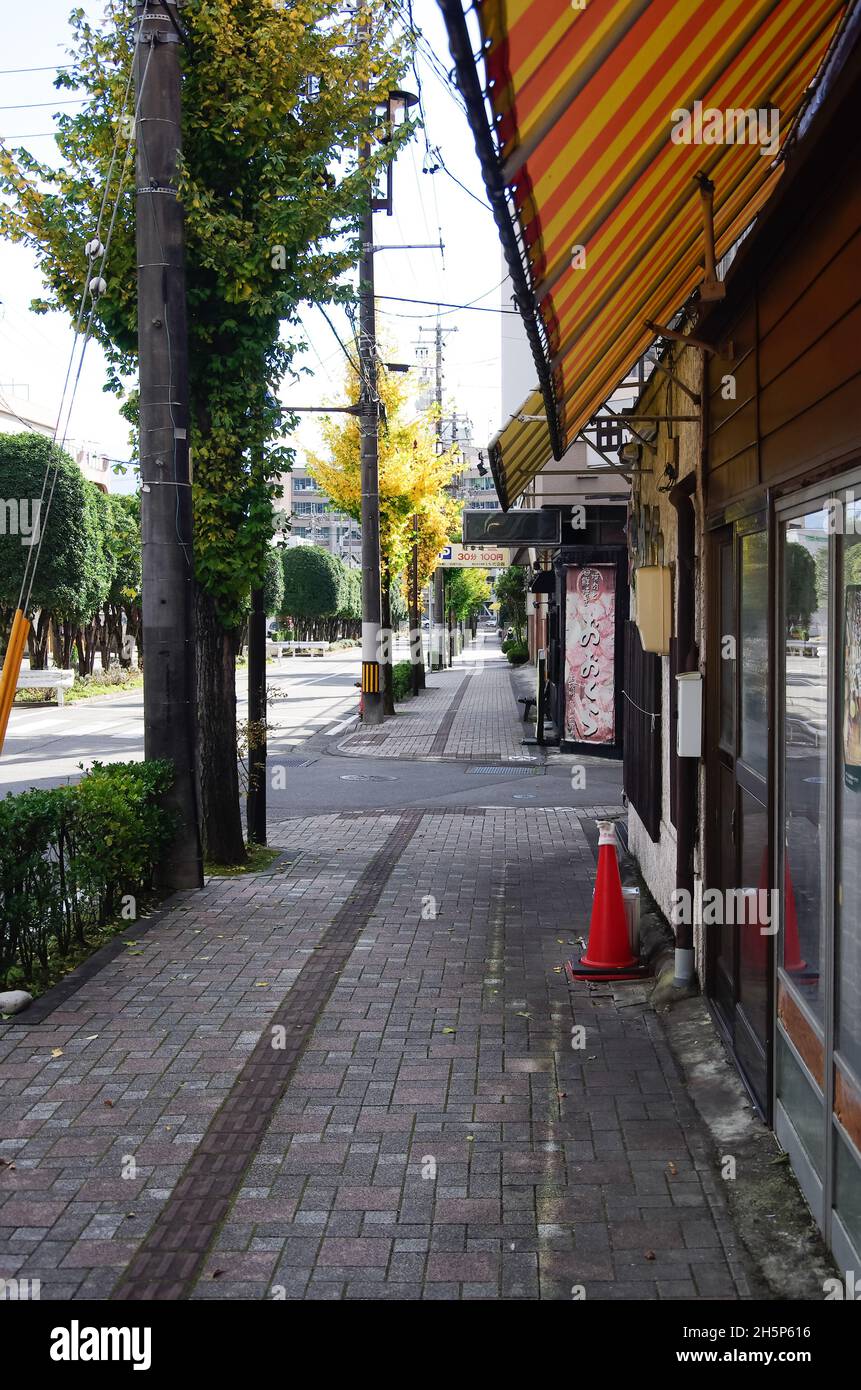 iida, nagano, giappone 2021-11-11 , strada principale per l'ufficio prefetturale di Nagano nella città di Iida. Foto Stock