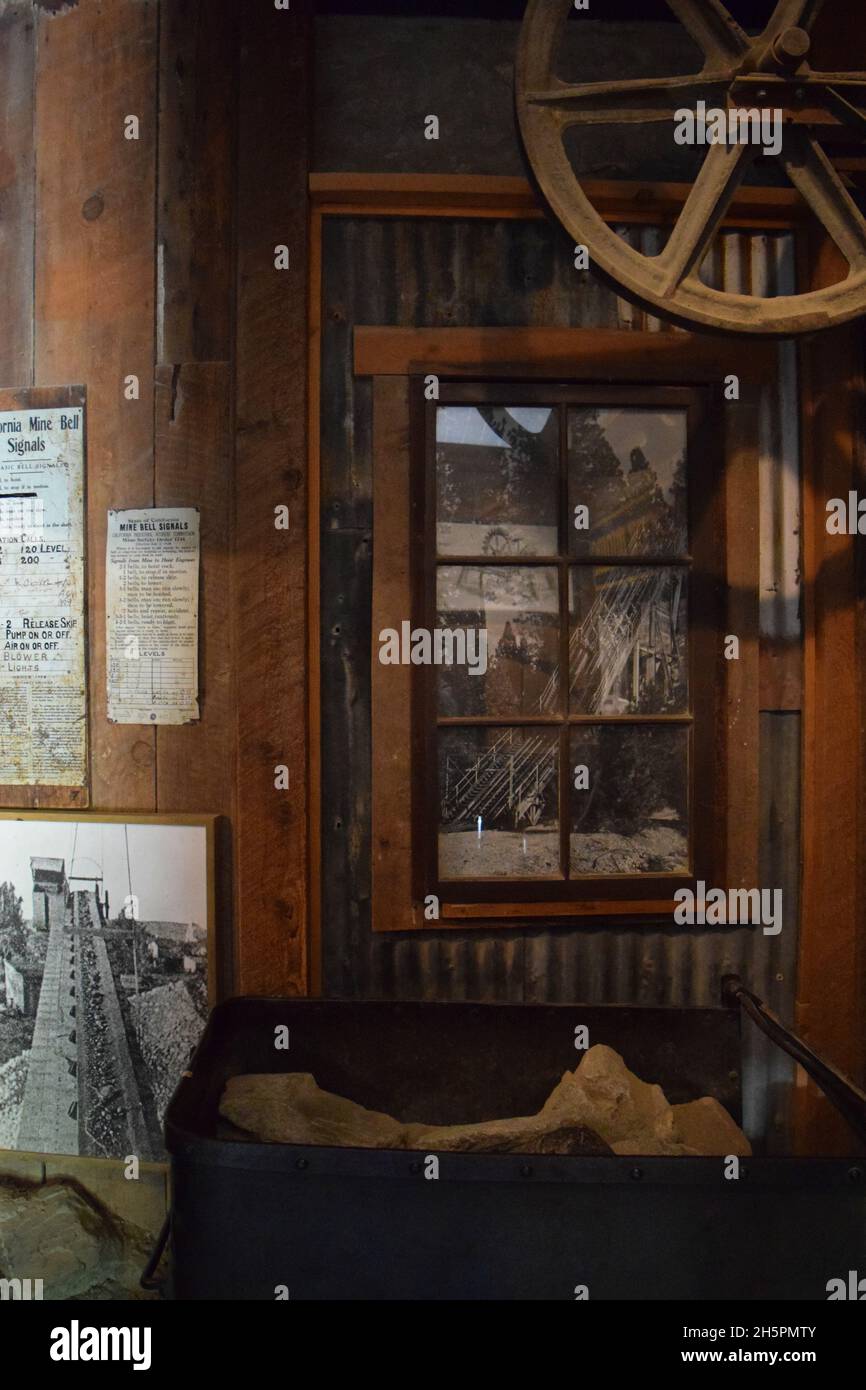 Display didattici che mostrano informazioni sulle miniere dell'epoca della corsa all'oro Foto Stock