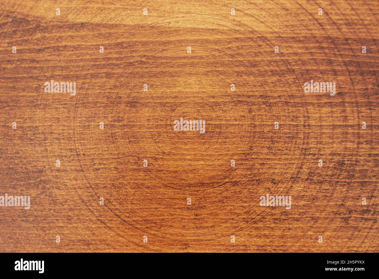 Legno naturale marroni laccato e striato con grani per fondo e consistenza. Foto di alta qualità Foto Stock