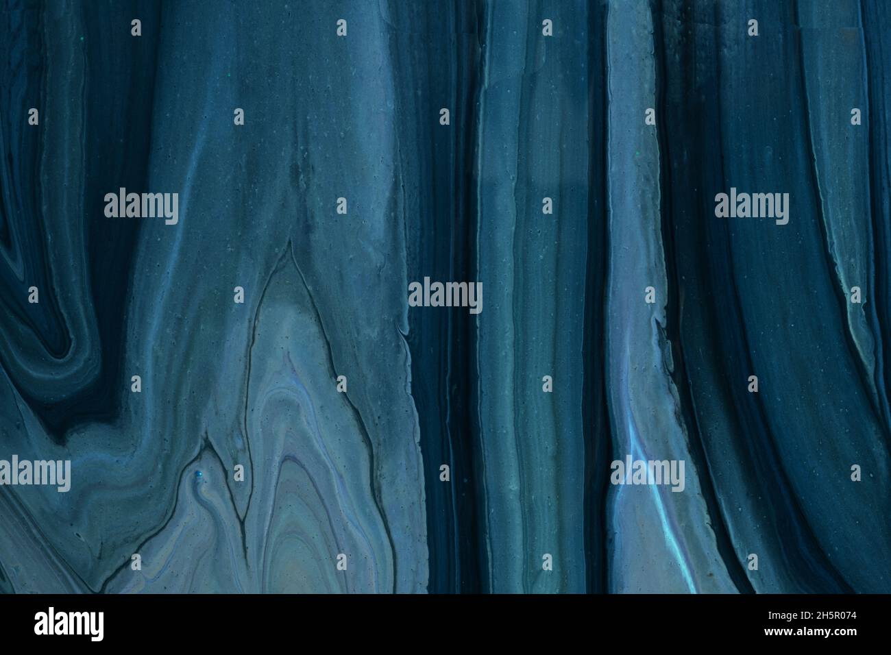 Astratto fluido arte sfondo blu marino colori. Marmo liquido. Pittura acrilica su tela con gradiente zaffiro. Sfondo acquerello con patter ondulato Foto Stock
