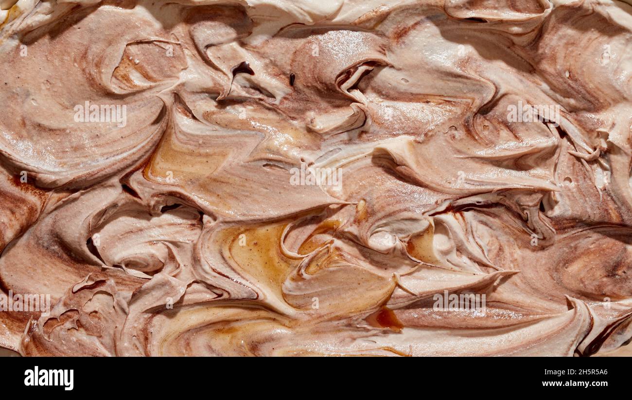 Delizioso caffè o gelato al cioccolato fatto a mano con una texture a forma di corrugato in un primo piano sfondo completo per la pubblicità del menu Foto Stock