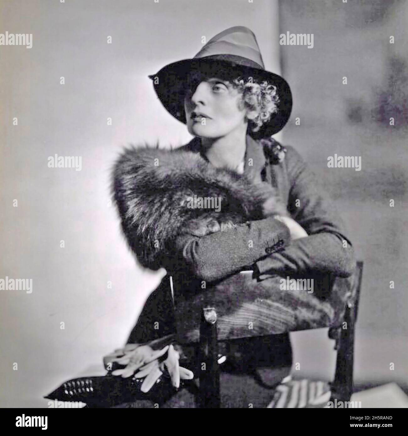 E,M,DELAFIELD (1890-1943) autore inglese circa 1935 Foto Stock