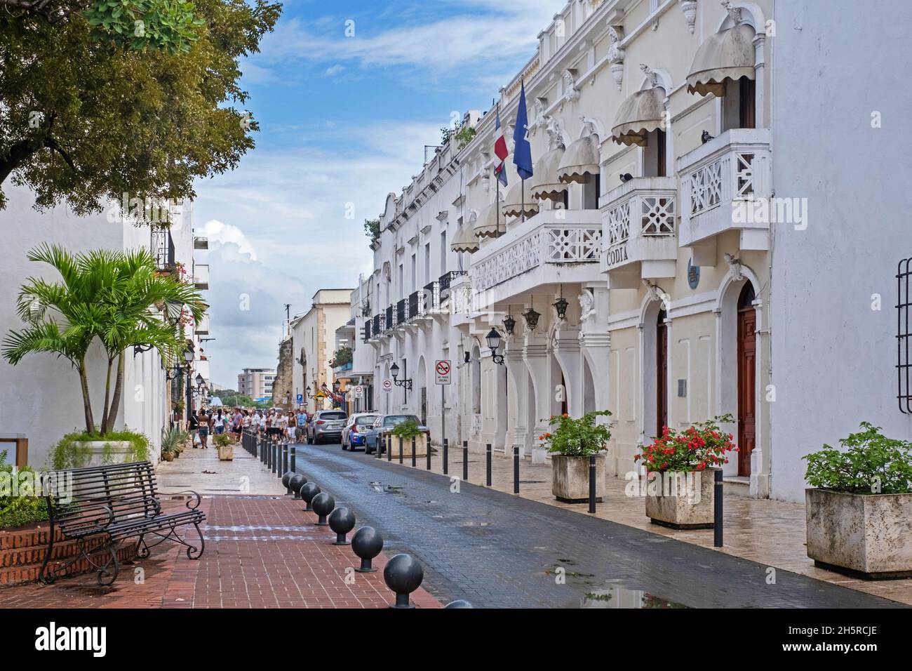 Strada a Ciudad Colonial, quartiere storico spagnolo nella città di Santo Domingo, Repubblica Dominicana, Hispaniola, grandi Antille, Caraibi Foto Stock