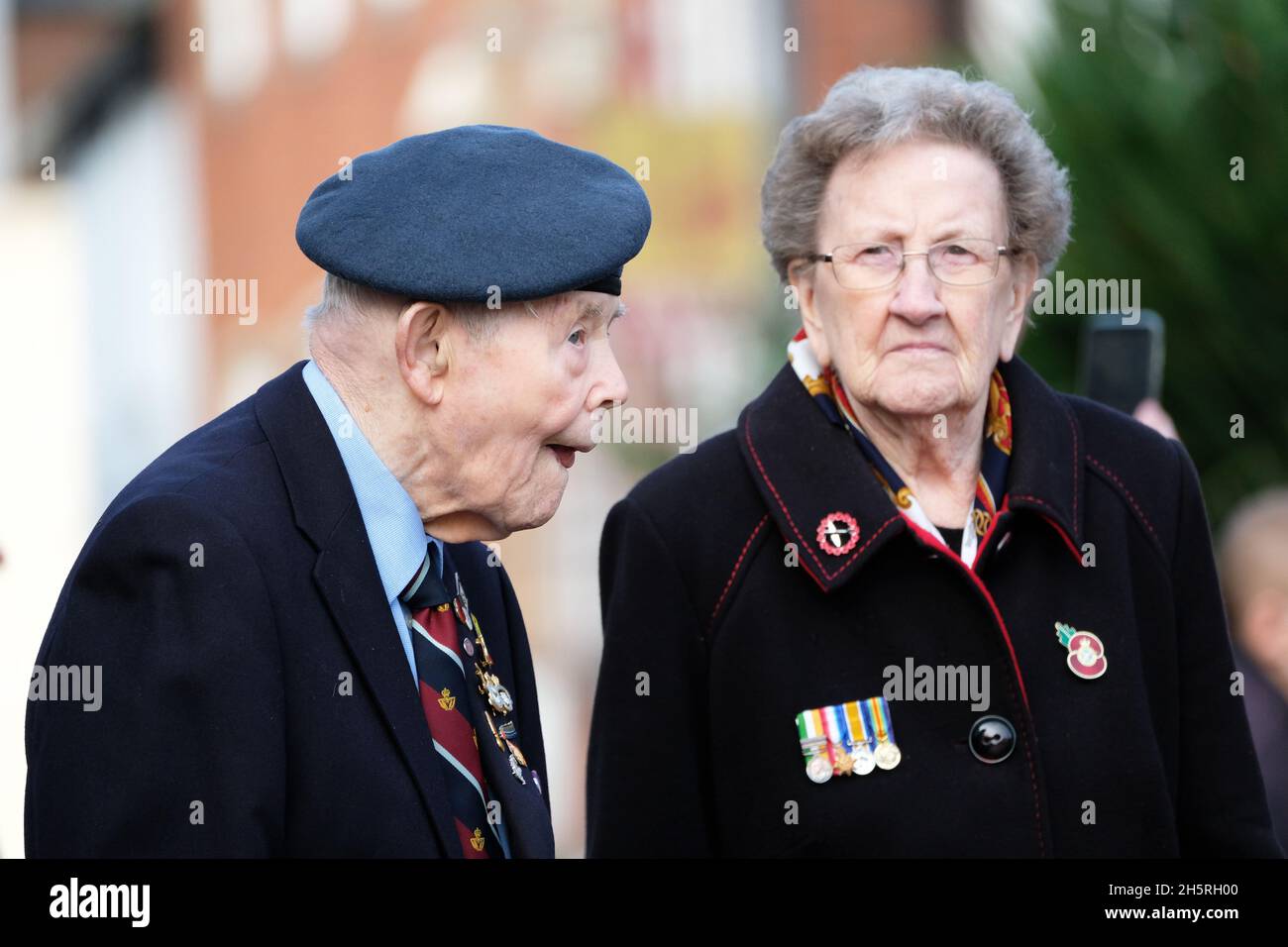 Hereford, Herefordshire, Regno Unito - Giovedì 11 Novembre 2021 - i veterani si riuniscono al servizio del giorno della memoria a Hereford compreso Cyril Blewett di 86 anni che ha servito nella Royal Air Force durante l'emergenza di Aden negli anni 60 - Foto Steven Maggio / Alamy Live News Foto Stock