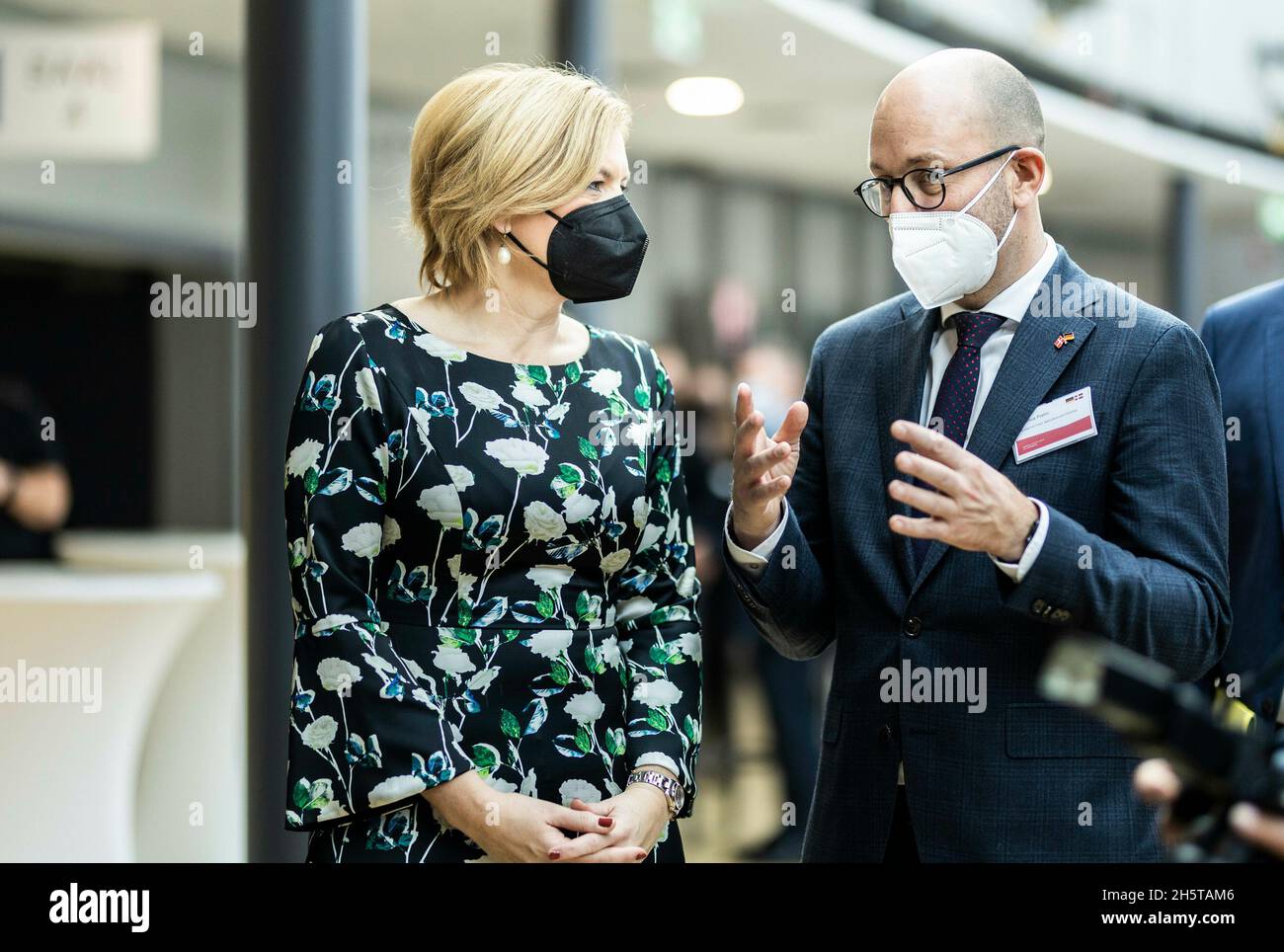 (LR) Julia Kloeckner, ministro esecutivo dell'alimentazione e dell'agricoltura, e Rasmus Prehn, ministro danese dell'agricoltura, hanno registrato al Congresso economico danese di Berlino, 11.11.2021. Copyright: Florian Gaertner / photothek.de Foto Stock