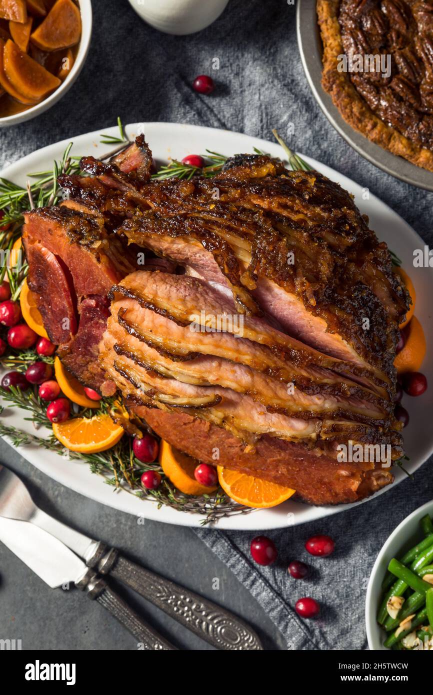 Cena fatta in casa con patate al mirtillo e Pecan Pie Foto Stock