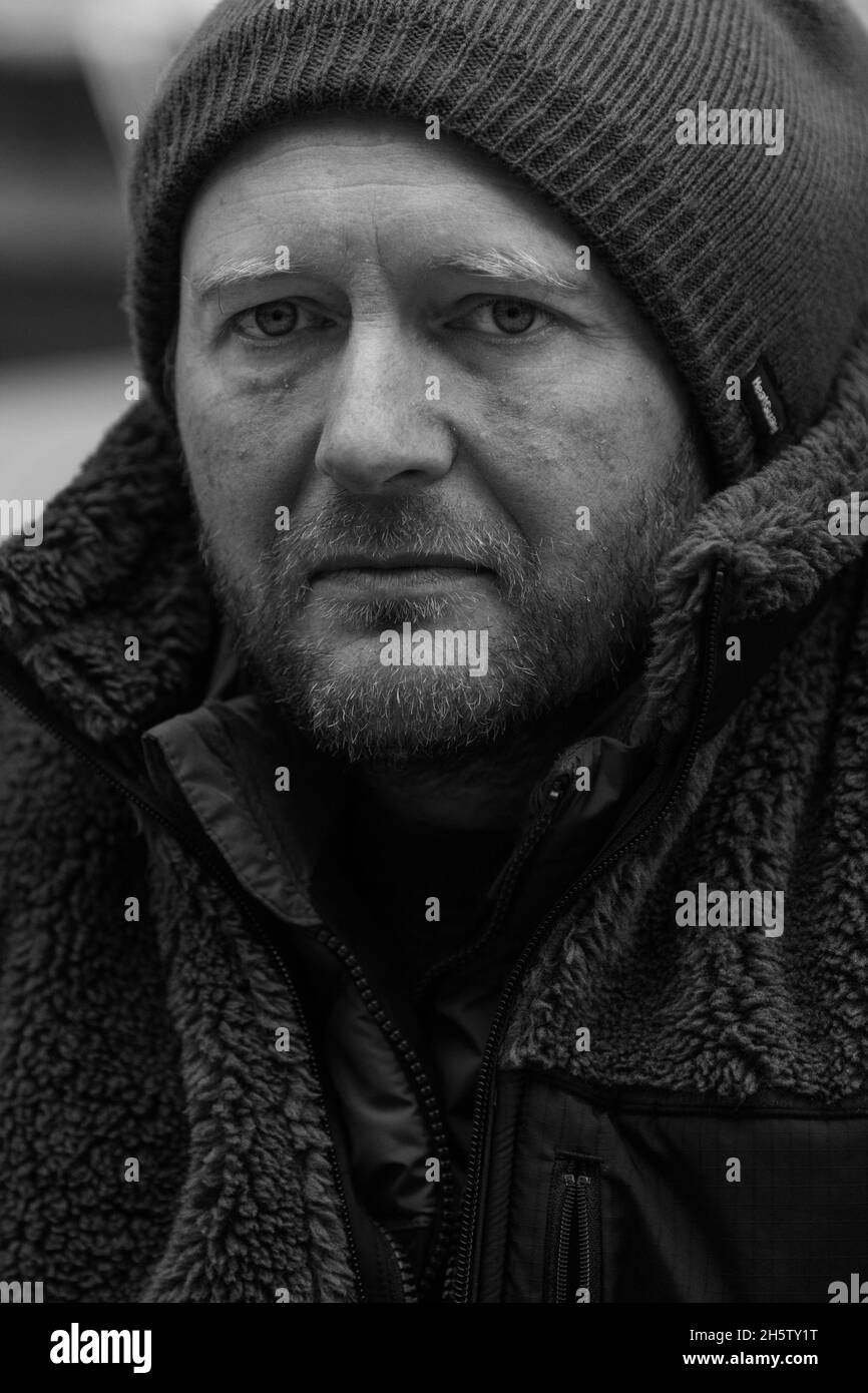 Ufficio estero, Westminster, Londra, Regno Unito. 11 novembre 2021. Richard Ratcliffe fotografò fuori dall'ufficio degli Esteri il giorno 19 del suo Sciopero della fame. Si accampano fuori dall'ufficio degli Esteri del Regno Unito per protestare contro la detenzione di sua moglie e della madre di suo figlio, Nazanin Zaghari-Ratcliffe, tenuta in ostaggio in Iran da cinque anni e mezzo. Amanda Rose/Alamy Live News Foto Stock